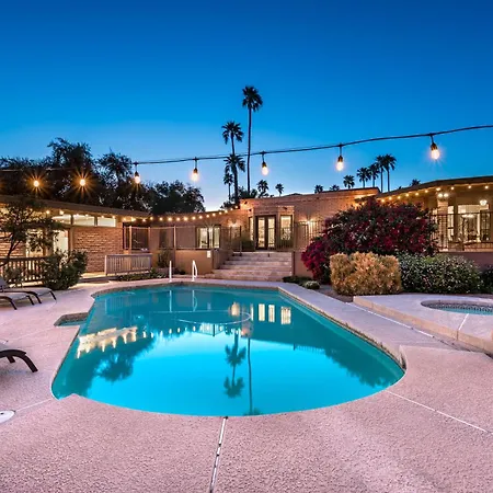 Grand Camelback Views Home With Jacuzzi And Pool.